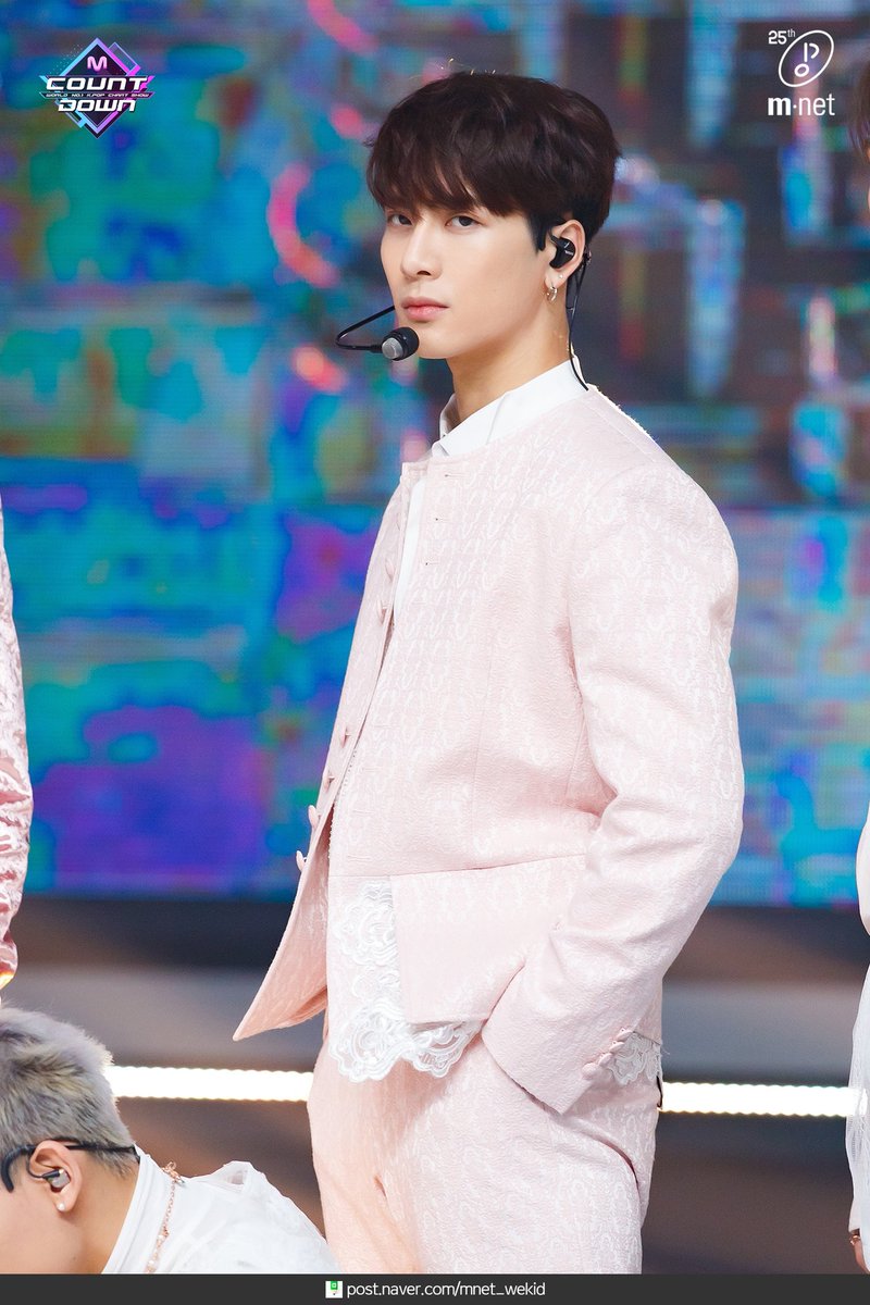JacksonWGlobal's tweet photo. [BEHIND] 200504  (1/3)

Pictures frim 200430 M Countdown 🌸
🔗: https://t.co/7r2Y5nzsdF

#JacksonWang #王嘉尔 #잭슨 #GOT7 @JacksonWang852 @GOT7Official https://t.co/QXhxho1l8n