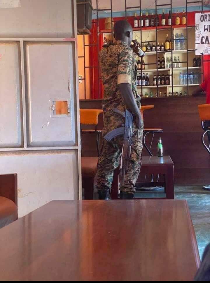 munassingo's tweet photo. After drinking alchohol they come on streets and start beating people and torturing them. Imagine. @AKasingye @PoliceUg @UPDFspokespersn @Parliament_Ug @USAmbUganda @hrw @BBCWorld @WHO @WorldVisionUg https://t.co/ivM4lk07QY