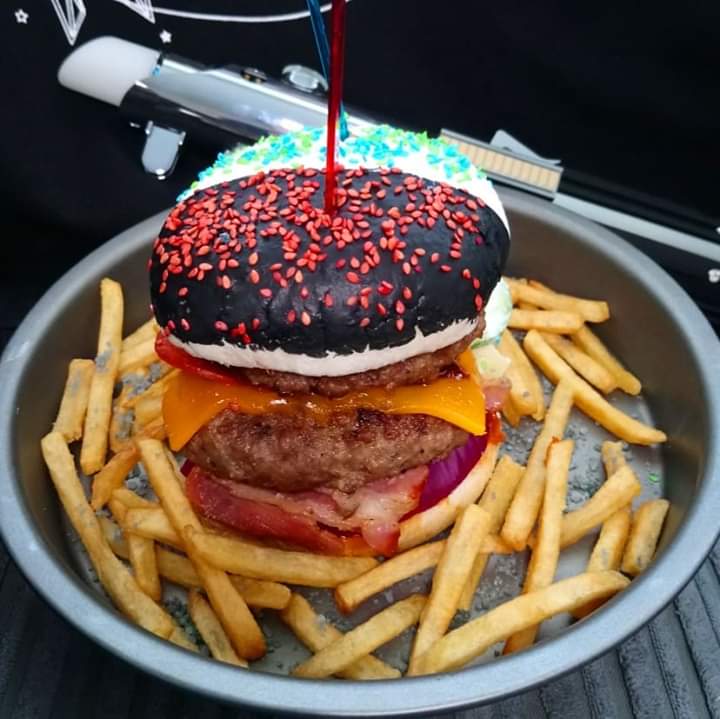 themanofdann's tweet photo. Happy Star Wars Day! Here is a burger I made for my friends (and @501stLegion members) @AlanMechem and @IdenVersioUK back in December #MayThe4thBeWithYou https://t.co/h0YkkzHPWY