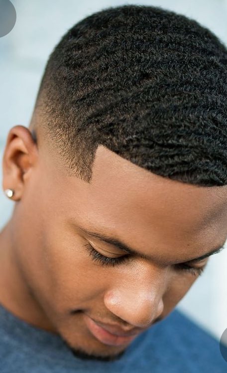 Tout est question de "vagues" qui tournent, plus communément appelé les "Waves".En effet, pour grand nombre de fans de durags, l'un des buts et de compressé leur cheveux afin d'obtenir la fameuse coiffures des "Waves". Les vagues sont en fait des boucles définies.