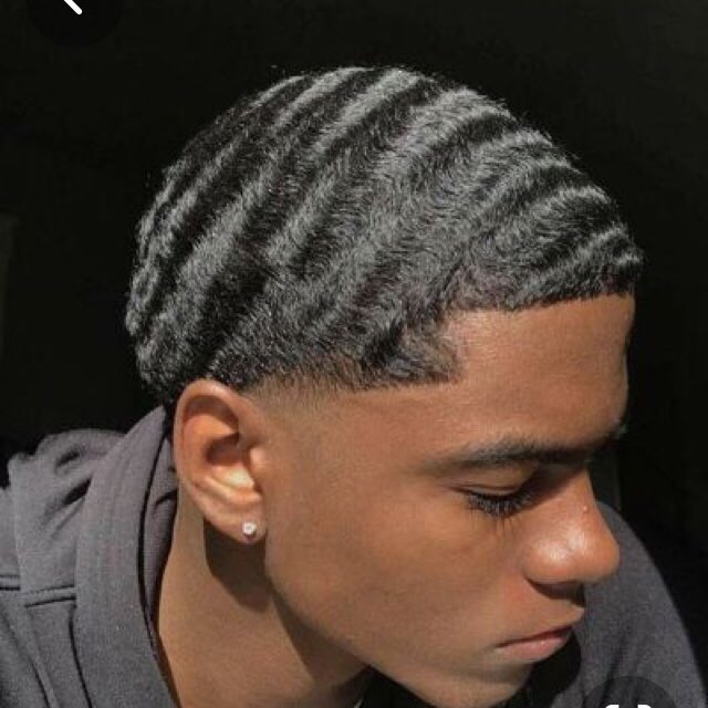 Tout est question de "vagues" qui tournent, plus communément appelé les "Waves".En effet, pour grand nombre de fans de durags, l'un des buts et de compressé leur cheveux afin d'obtenir la fameuse coiffures des "Waves". Les vagues sont en fait des boucles définies.