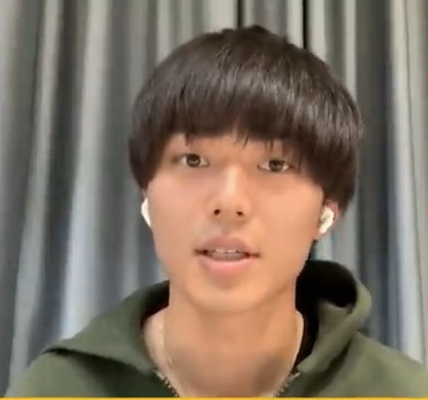 تويتر 米 على تويتر 弱虫ペダル小野田坂道くんヘアで始まった リモートdeゲーム 途中髪の毛をかきあげてちょっとくしゃっとなるけど結局最後のポーズが可愛すぎて全部okになる 永瀬廉さん W Kingandprince Smileupproject T Co Qqr9a8dolu