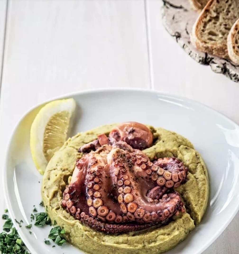 SloppyCooks's tweet photo. Fava beans with octopus, spring onions, oregano, lemon and extra virgin olive oil 😊 Always a Winnie combination ❤️🐙 https://t.co/EJSU3Ln5qv