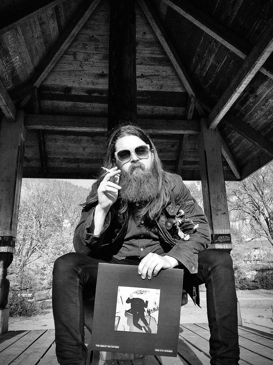 Chris is one happy dictator. Vinyls have arrived and they look amazing. Get yours now:
shop.celebrationrecords.dk/product/the-gr…