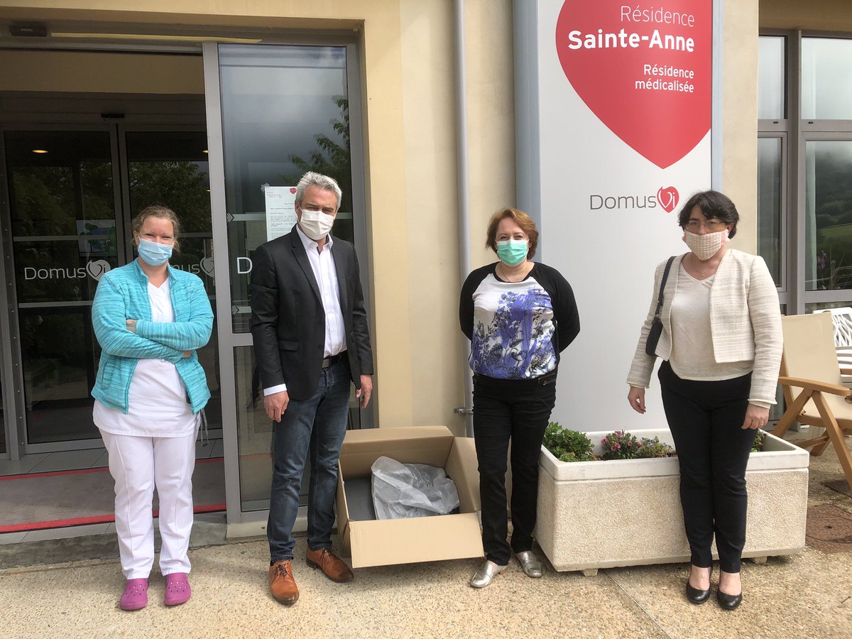 FredericBrochot's tweet photo. 💻 Un ordinateur pour nos personnes âgées accueillies dans les résidences Saint-Anne et Saint-Antoine
➡️ Le matériel fourni par le département et acheté à l’association d’économie solidaire Syntaxe Erreur permettra aux personnes âgées de garder le lien avec leurs familles. https://t.co/2nxkMH5hUk