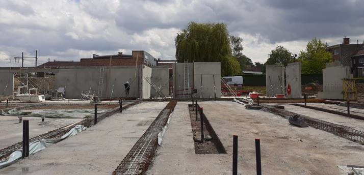 ImcaSampers's tweet image. Zien we dat goed? Krijgt ons VEG-i-TEC expertisecentrum muren...? Feit is dat we, samen met heel wat projectpartners, uitkijken naar de opstart van deze piloothal voor de groenten- en aardappelverwerkende industrie. Bluv&apos;n hoan ip de werf! #vegitec #ugentcampuskortrijk