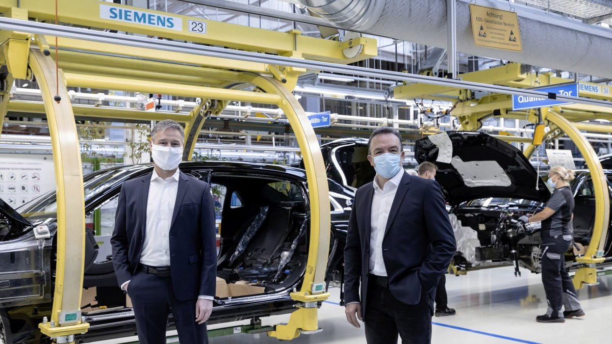 Mercedes-Benz tweet media