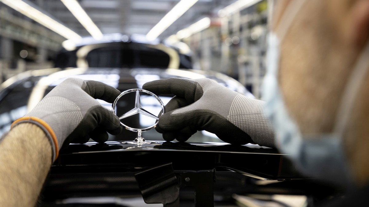 Mercedes-Benz tweet media