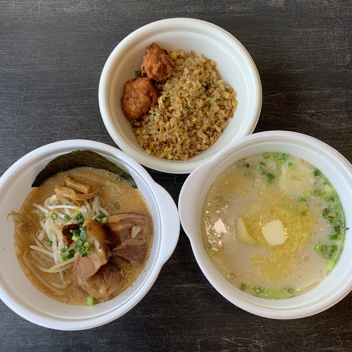 味噌屋せいべえ春日部店 味噌屋せいべえ春日部店 の お持ち帰り です ラーメンはメニュー全品 丼物 は写真の2枚目に詳細があります トッピング 可です 写真は左角煮みそ 真ん中チャーハン 右塩じゃがバターコーンです ご来店お待ちして