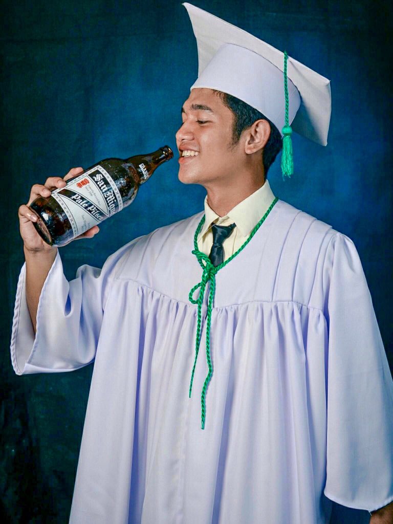 GABTOBES's tweet photo. Throwback lang muna, SHS Graduation π¨βπ
#SHSGraduate #CentennialGraduate https://t.co/tXbJBaqBaM