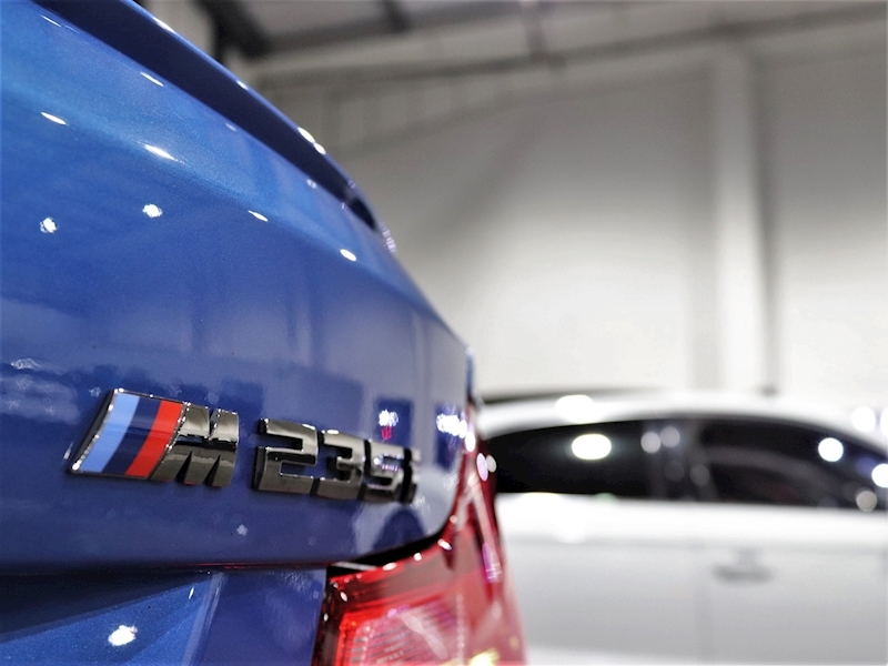 The BMW 2 Series is a real driver's car and this M235i performs alongside the best in it's class with a stunning 3.0 litre engine and huge spec. 

hubs.ly/H0pZHJf0

#bmw #bmwmsport #bmwm235i #fastcars #sportscars #germancars #amtauto