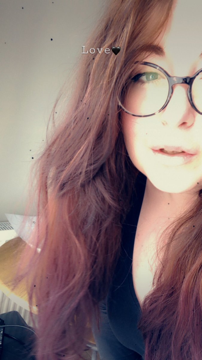 metalchild's tweet photo. Purple ends and black nails.
#Emo4Lyf https://t.co/AzYF4BZfXm