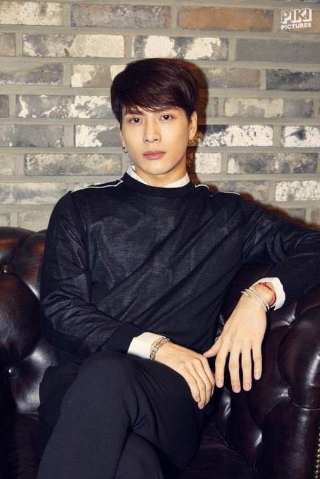 SocialPapillon_'s tweet photo. Bow down to the King https://t.co/VkdXrSzfPp