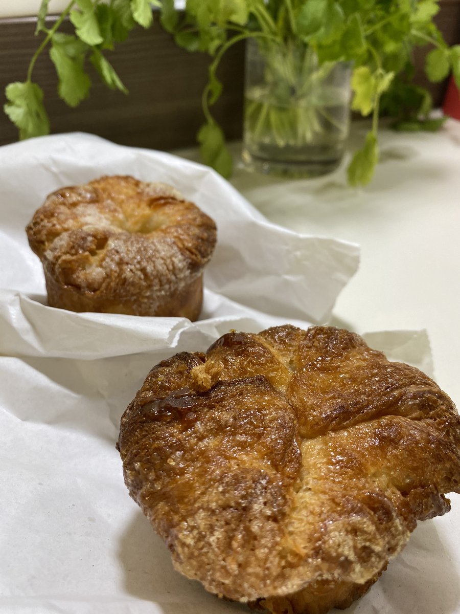 Lovely to see <a href="/PastryDulcedo/">dulcedopatisserie</a> open again this morning. Popped in for a couple of pastries- well, it would be rude not to!!