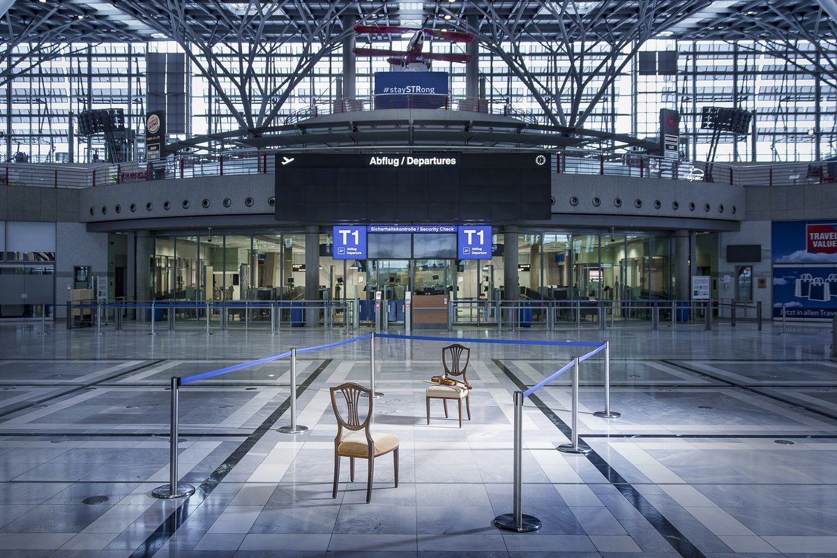 Ein Musiker - ein Zuhörer: Weltweit erste #1to1concerts in einem Flughafenterminal. Ein Projekt der @oper_stuttgart und des @SWRSymphonie
-Orchesters. Mehr Infos zu Konzerten am #Flughafen #Stuttgart: bit.ly/2xxcIRD
#staySTRong