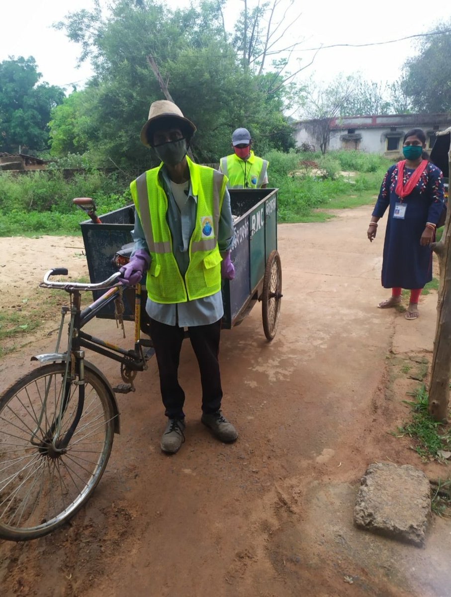 RourkelaMC's tweet photo. #TeamSanitation of Rourkela Municipal Corporation has been carrying out massive cleanliness drive throughout the city to keep the surroundings clean & hygiene.
#CleanRourkela #SafeRourkela.@CMO_Odisha @HUDDeptOdisha @HFWOdisha @DMSundargarh @MoSarakaar @SecyChief @5TsOdisha https://t.co/Z3tHFpgubj