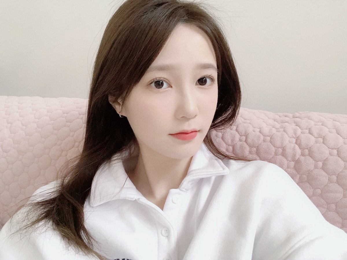 yuzhenpics's tweet photo. • 𝟤𝟢𝟢4𝟤𝟤︱#袁雨桢 Weibo Update https://t.co/OBuX6G2OJz