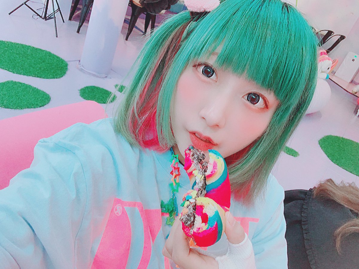 凛茶魔 爆裂女子 みどりも嫌いじゃないヨ 派手髪 アイドル 爆裂女子 凛茶魔 みどりの日なので緑色の画像を貼る 凛茶魔 爆裂女子 みどりも嫌いじゃないヨ 派手髪 アイドル 爆裂女子 凛茶魔 みどりの日なので緑色の画像を貼る