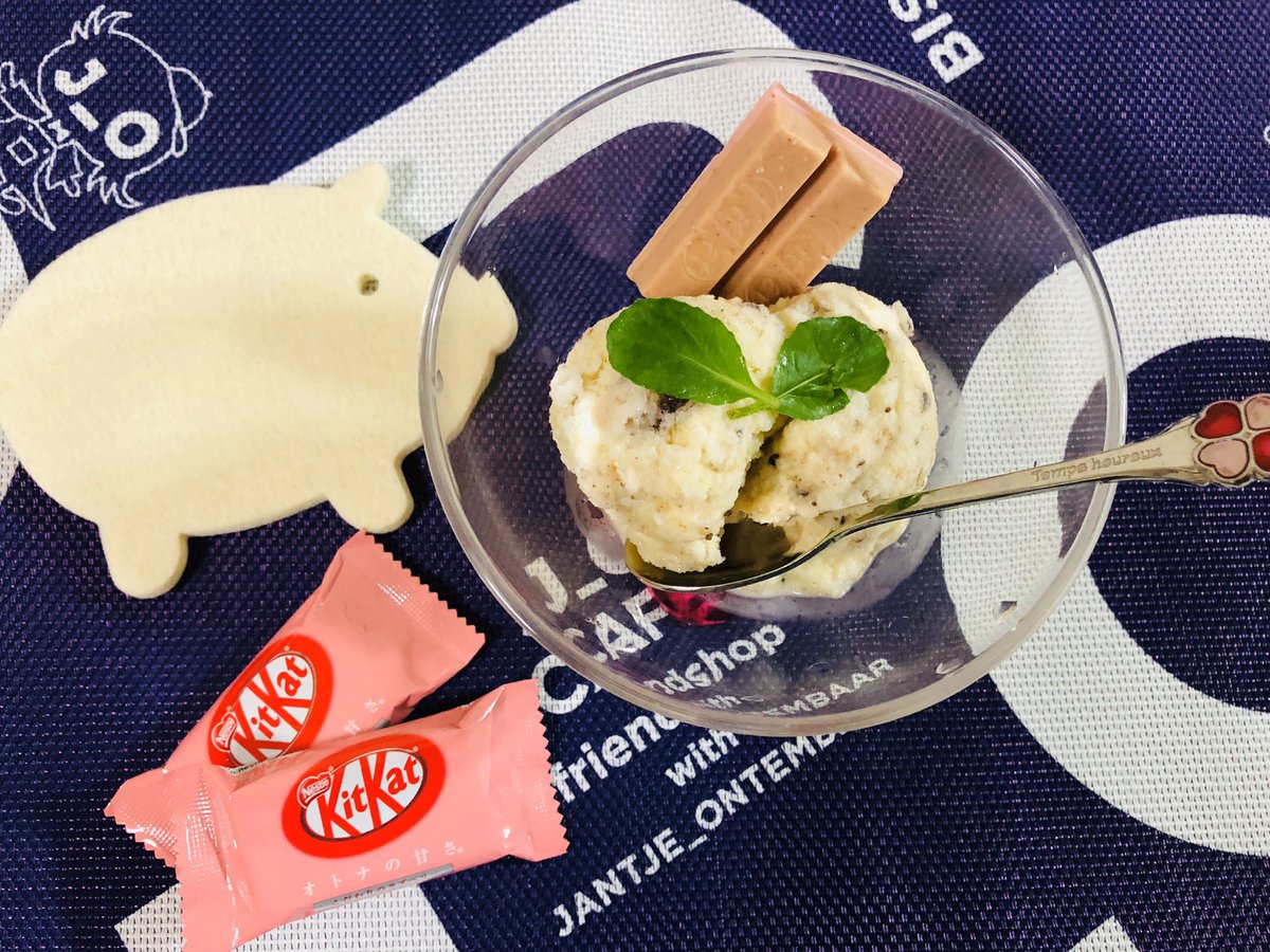 ブーちゃん On Twitter キットカットを使ったアレンジレシピ 昨日の ななにー で慎吾ちゃんが作った キットカット ミルクシェーク を作ろうとしたら冷凍庫にアイスクリームがなかったのでキットカット入りアイスクリームを作りました 美味しく出来たのでアイス