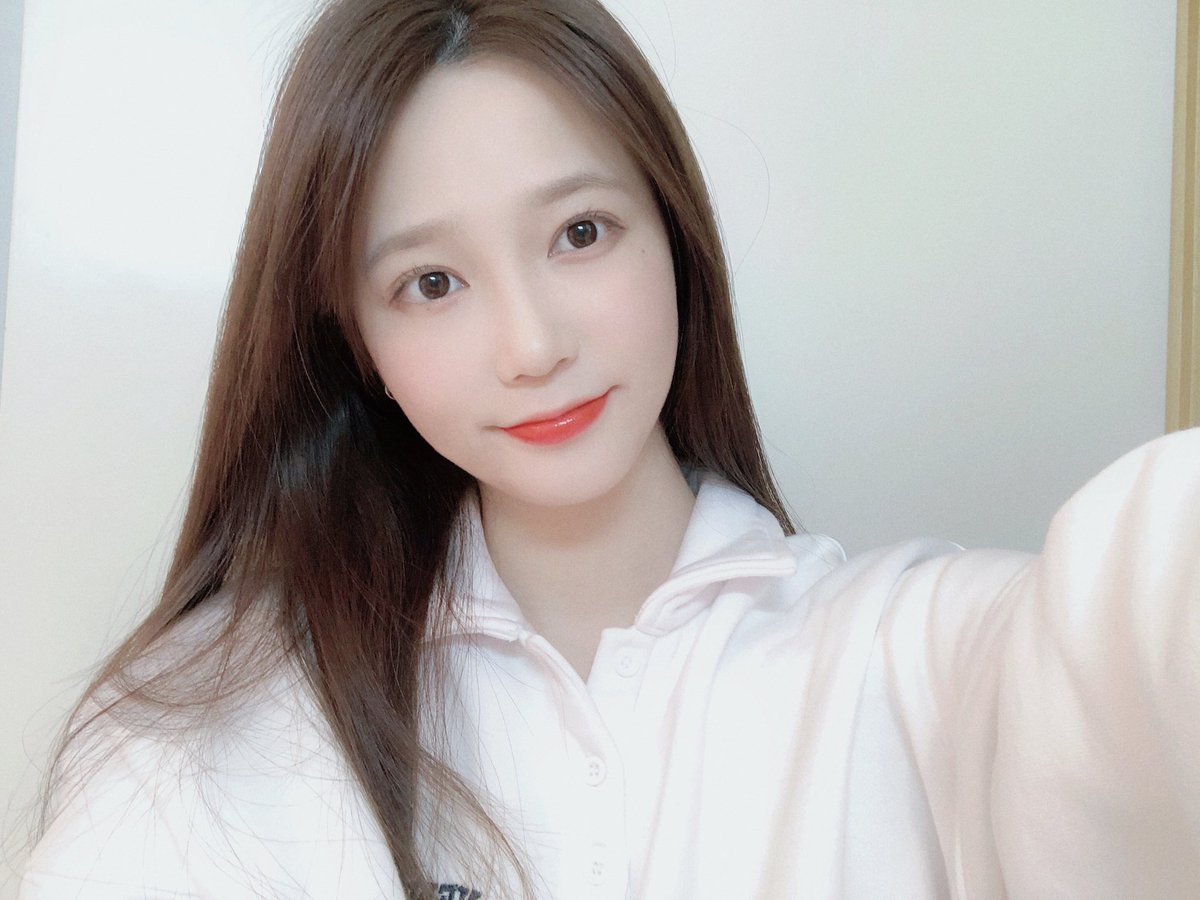 yuzhenpics's tweet photo. • 𝟤𝟢𝟢𝟧𝟢𝟣︱#袁雨桢 Weibo Update [𝟣/𝟤] https://t.co/NR21DLoYHf