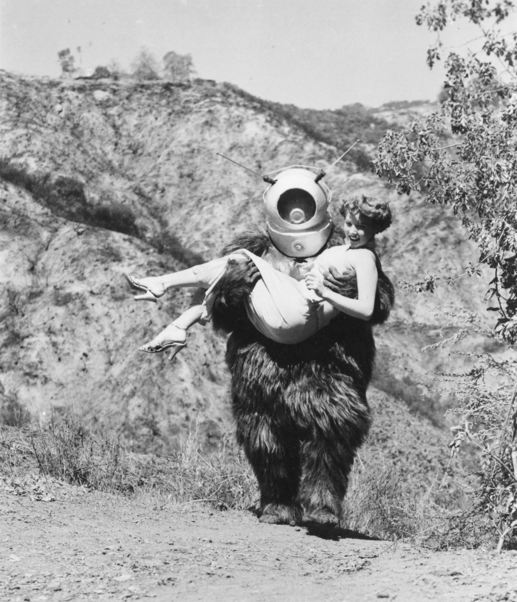 JoseACaravaca's tweet image. The close encounters with UFOs are a cumulus of testimonies that seem to be extracted from science fiction mixed with more mundane concepts... The UFO paradigm is introducing us to an altered reality shaped by powerful cultural factors #UFO