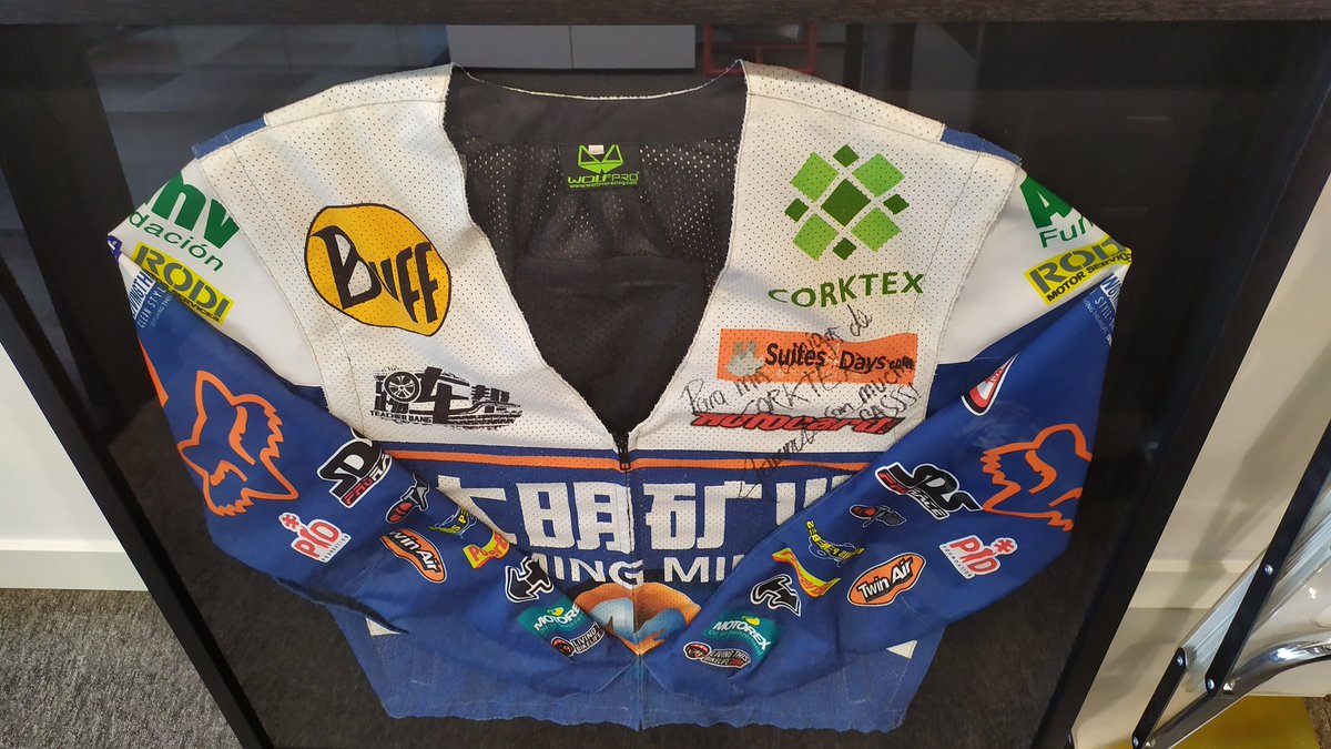 corktex's tweet image. Sabías que reciclamos los neumáticos que @amonleon usa en el #rallydakar y conseguimos cubrir 60 metros cuadrados de nuestro suelo, pared o techo @corktex ? 
. 
corktex.com
. 
. 
#suelo #reciclado #revestimiento #pared #techo