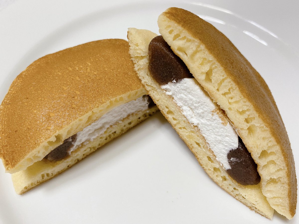 あんこさがし Pasco あんホイップどらやき パンコーナーで売ってるものを冷やして食べました ふわふわなバター風味の生地で パンケーキみたいです ざらっとした甘いこしあんがお花みたいに盛られて真ん中に硬めのクリーム 油脂感をミルク味を強くして