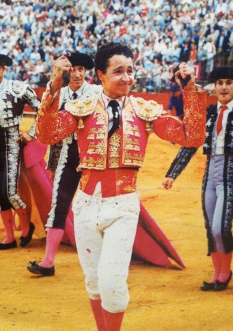 cuartotercio's tweet photo. 🗓Efemérides 4 de Mayo 

👉1973 Paco Camino corta dos orejas en Sevilla

👉2003 Jesus Millán corta dos orejas en la de Miura

👉2008 Rubén Pinar oreja y vuelta de novillero

👉2014 Puerta del Príncipe para Ventura https://t.co/ph3vaB61wO