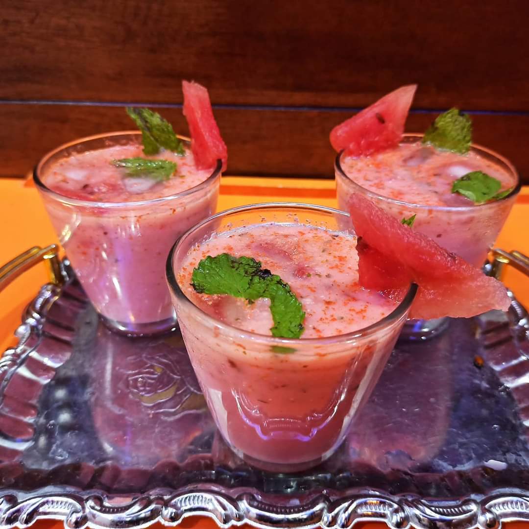 PatrakarKaDhaba's tweet photo. πΉSharbat-e-Mohabbat by *R* π¨
#CookEatProsper
#Sharbat #MohhabatKaSharbat #Mohabbat #Pyaar #WaterMelon #Milk #Drinks #OldDelhi #PuraniDilli #JamaMasjid #Drinks #RoohAfza #Iftaar #Ramadhan #meal #Sehri #Pudina #Honey #PuraniDilliDilight #homemade #love #StayHome https://t.co/KQvFxutTKQ