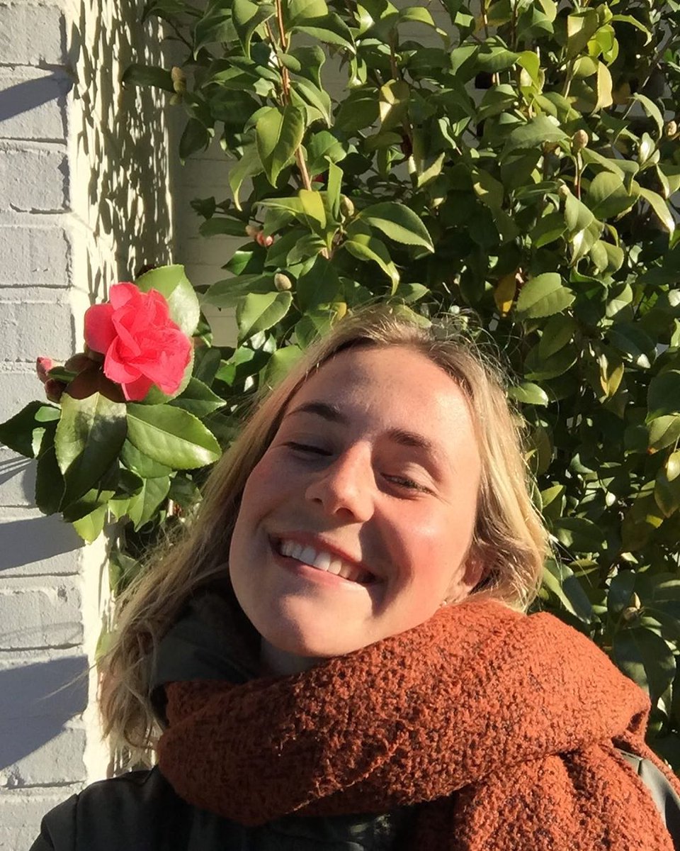 cowgirljay's tweet photo. Voor Julie, voor alle slachtoffers van seksueel geweld, voor verandering. 🌻🌻🌻 #bloomforchange #julievanespen https://t.co/AefQIdeoiw