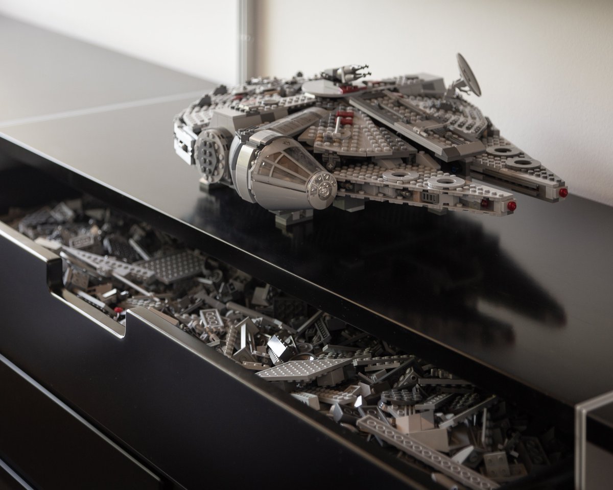 #maythe4thbewithyou. Make more ‘space‘ in your home with #vitsoe’s 606 ‘Universal‘ shelving. Contact us to begin planning your ‘star‘ system: vitsoe.com/contact. Available in colours to suit both the light (off-white) and dark sides (black). #StarWarsDay #dieterrams