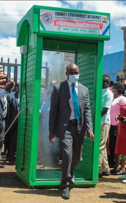BarchokHillary's tweet photo. Commissioned installation of disinfection booths at Bomet Market as we beef up our measures against Covid-19. Mulot, Mogogosiek, Chebunyo markets set to have similar booths from tomorrow. #KomeshaCorona @MOH_Kenya @KenyaGovernors

https://t.co/o8HUcOE8se https://t.co/PyNjx4OuW3