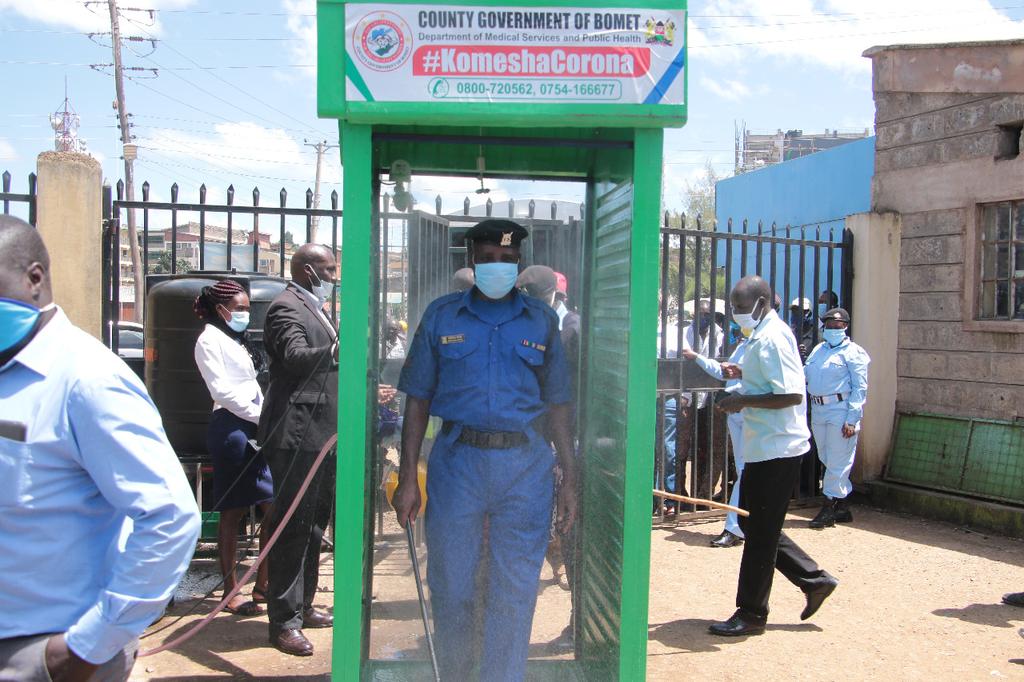 BarchokHillary's tweet photo. Commissioned installation of disinfection booths at Bomet Market as we beef up our measures against Covid-19. Mulot, Mogogosiek, Chebunyo markets set to have similar booths from tomorrow. #KomeshaCorona @MOH_Kenya @KenyaGovernors

https://t.co/o8HUcOE8se https://t.co/PyNjx4OuW3