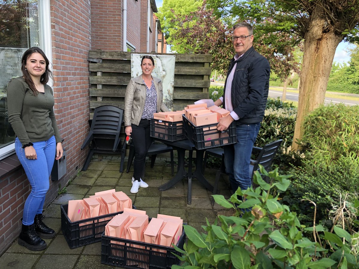 JterBeke's tweet photo. Leuke actie van @Etos Almelo/Rijssen. Presentje voor alle zorgmedewerkers van Kind, Jeugd &amp; Gezin clusters @aveleijn Almelo. Bedankt! https://t.co/TzcSa8hBbT