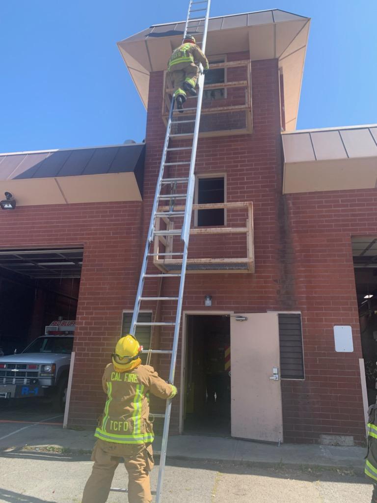CALFIRETGU's tweet photo. Fire Apparatus Engineers from TGU were at Red Bluff FD Friday for the last day of their FAE Academy before returning to the CAL FIRE Academy to complete their training. #CALFIRETGU2020 #RBFD https://t.co/oIfmoGclXT