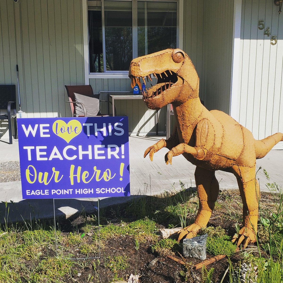 tchrevans's tweet photo. My morning just got a whole lot better! Thanks @OfficialEPHS! #go3agles https://t.co/Vny6kVmKm5