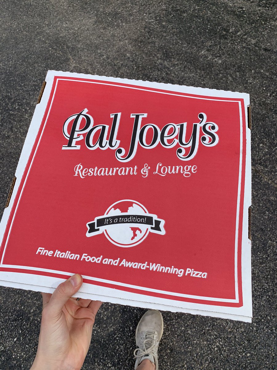 miawells35's tweet photo. Thank you, Pal Joeys, for the delicious pizza!! #Bulldogstrong @BHSGIRLSTRACK https://t.co/sZhC7DxYTG