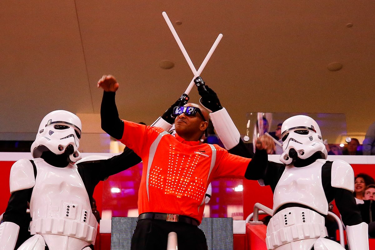 TheDancingUsher's tweet photo. These stormtroopers got a few moves, too. #MayThe4thBeWithYou https://t.co/9D4zrcTytt