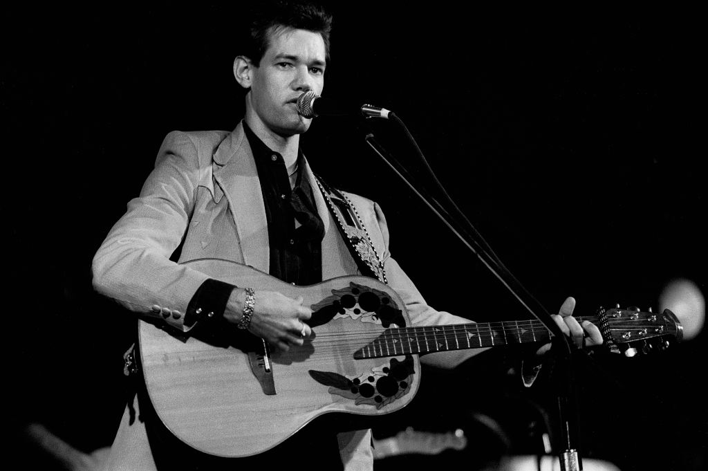 barn49's tweet photo. He has sold 25 million records, has won seven Grammy Awards, and it's his birthday. Happy Birthday, Randy Travis!
#countrymusic #randytravis #barn49 https://t.co/3GealfTHS5