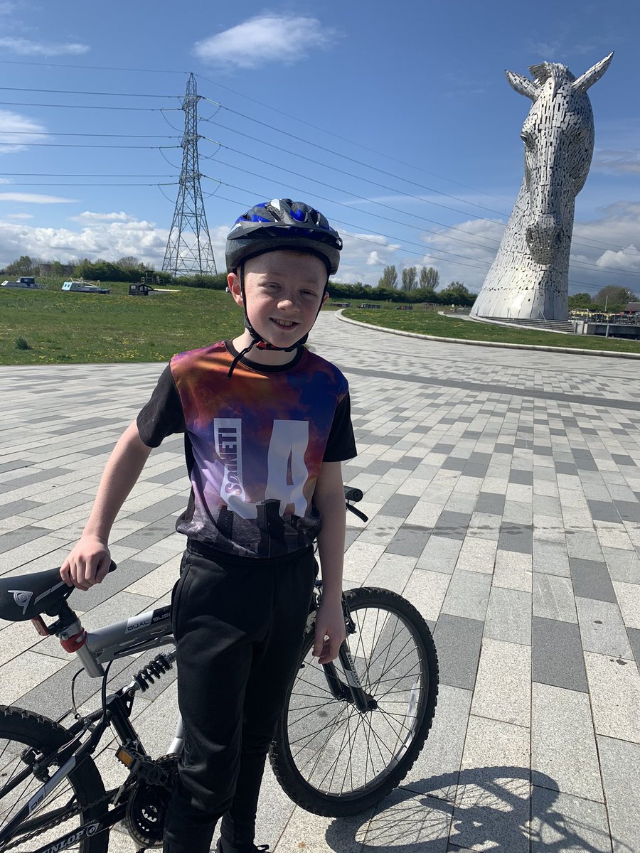 emma_collum's tweet photo. @MrsBellatMoray 
Tyler out for his daily exercise with his mum &amp; brother https://t.co/jEINNq7KvM