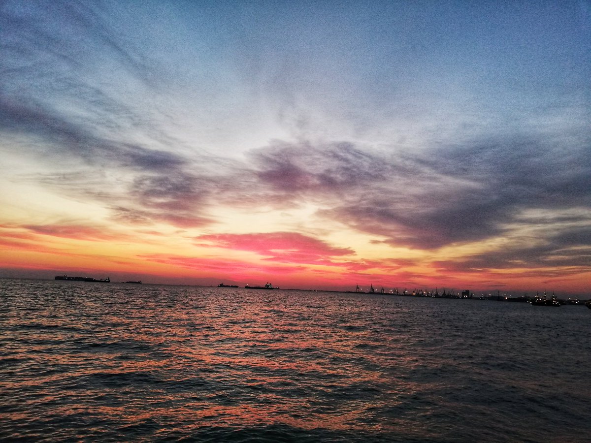 Jimindipity1013's tweet photo. A beautiful sunset for @BTS_twt
#ARMY_OF_THE_DAY #AOTD https://t.co/ZEgobgJ9e0