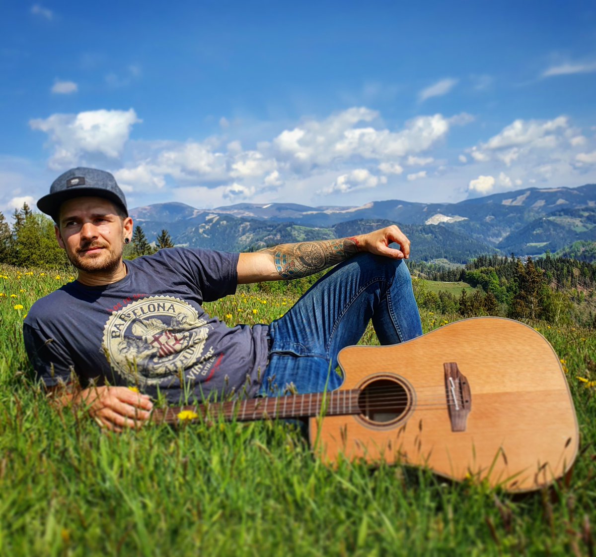 haraldzettl's tweet photo. Brandneuer Song auf YouTube
https://t.co/HstptT81jS
#YouTube #picture #nature #freedom #acousticguitar #acoustic #newsong #NewVideo #singersongwriter #johnnypaper #PictureOfTheDay #mountains #bluesky #Cloud https://t.co/x4pP66q4H4