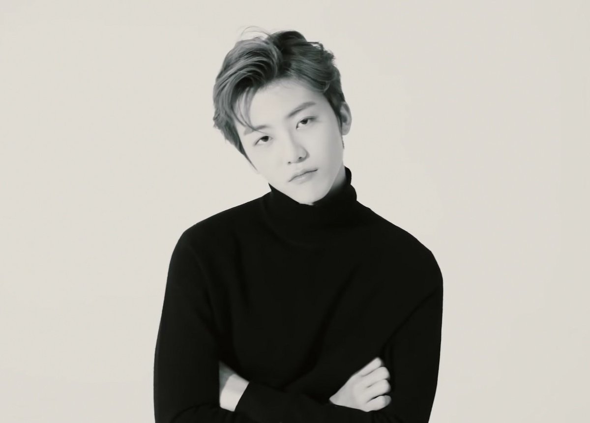 ชอบลุคนี้ของแจมินมากชั้นคิดแล้วว่าเสื้อคอเต่าเกิดมาเพื่อเขา​ แล้วเป็นคอเต่าสีดำ​ มู้ดก็ดี​ สุดยอดค่ะ