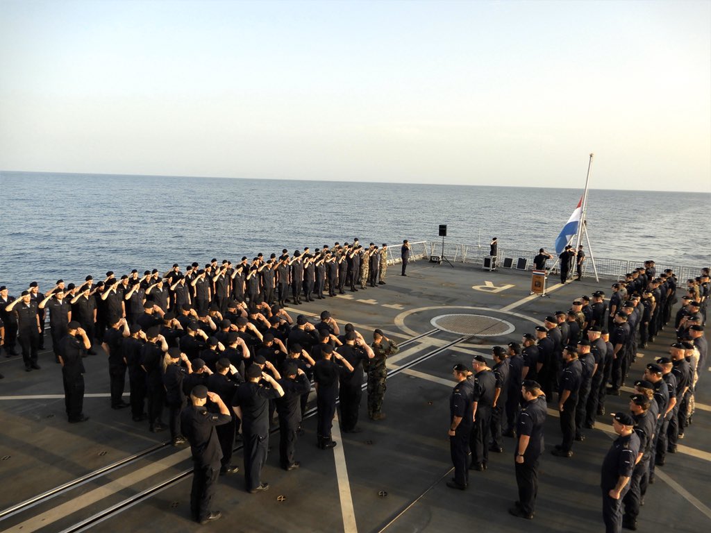 zrms_deruyter's tweet photo. In ons missiegebied en in gezondheid, herdenken wij op traditionele wijze en met respect, burgers en militairen die sinds WOII omkwamen in oorlogen of vredesmissies. #4mei #kon_marine https://t.co/lKaPCXz1mU