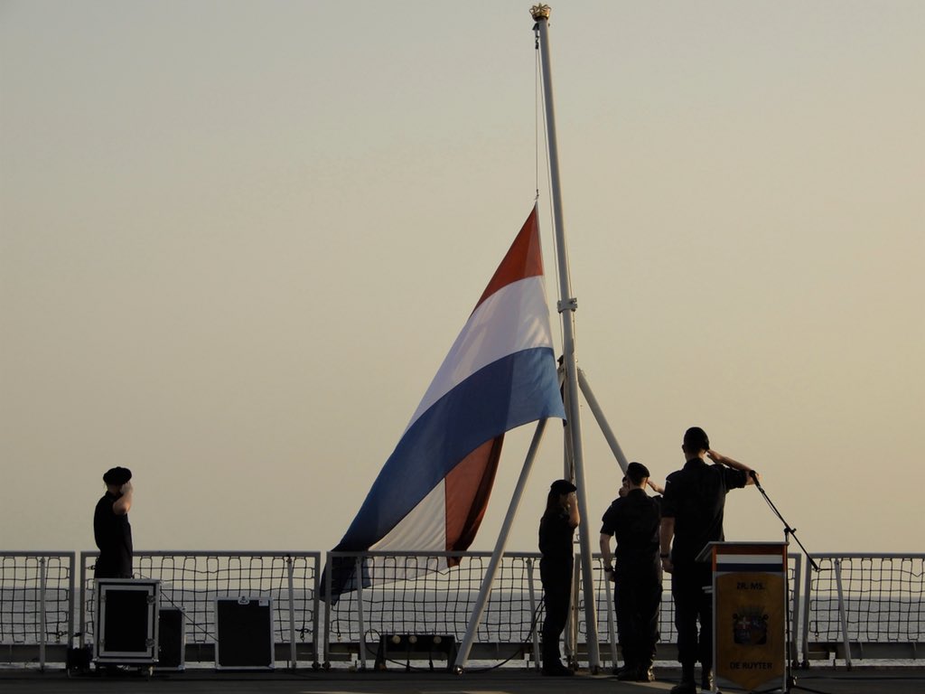 zrms_deruyter's tweet photo. In ons missiegebied en in gezondheid, herdenken wij op traditionele wijze en met respect, burgers en militairen die sinds WOII omkwamen in oorlogen of vredesmissies. #4mei #kon_marine https://t.co/lKaPCXz1mU