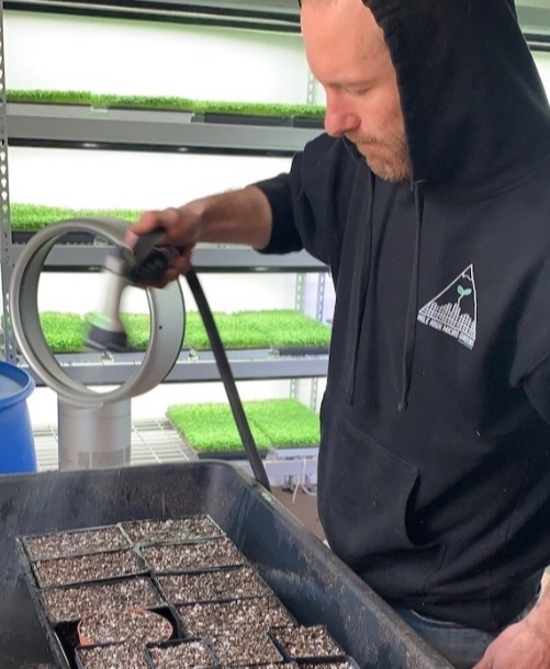 MileHighMicros's tweet photo. DYK?!? You will be the person who decides if you grow your own food and eats nutrient dense food? #knowyourfarmer #growyourownfood #microsaremedicine #mamasaideatyourgreens   #growfoodandeatit https://t.co/qZfcTUCPC2