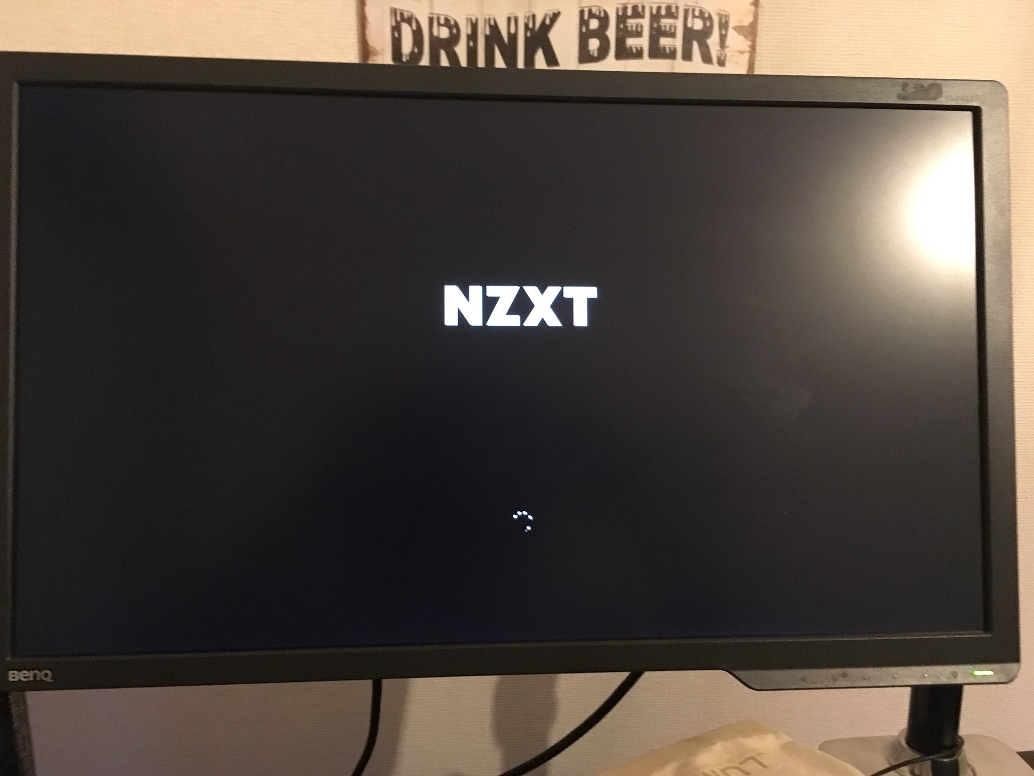 Kyo Nector Nzxtのマザボ シンプルなデザインだしbiosの起動画面カッコいいしメモリとcpuの電圧盛っても安定してて神 T Co Flk3j8sxlv Twitter