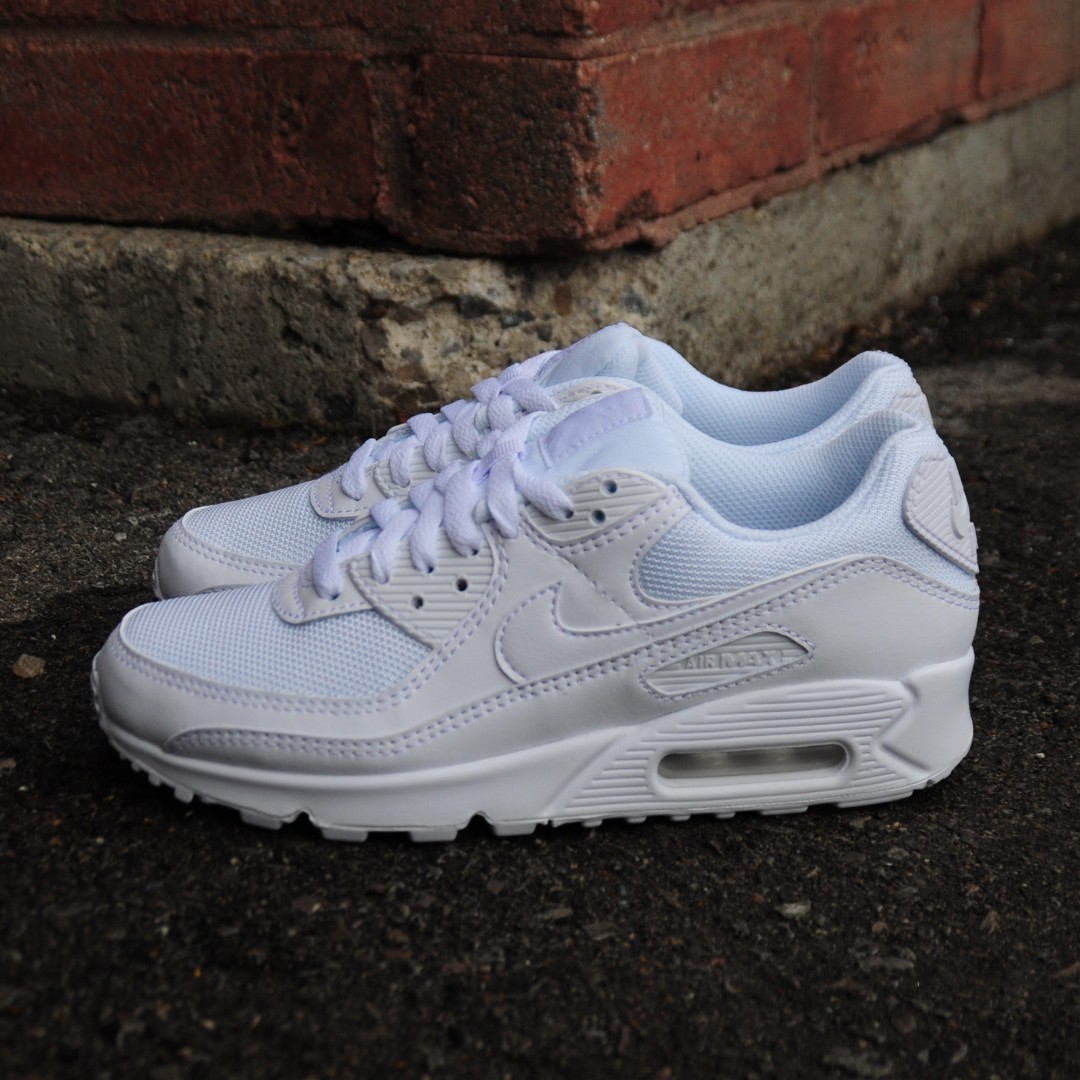 am 90 triple white
