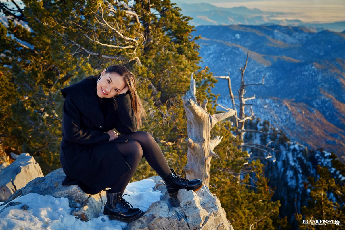 APSEdFoundation's tweet photo. This week's Selfless Senior is Esperanza Biggs of Valley High School.  Esperanza never stops thinking of others, in fact her future will be one of service!  Be inspired by her story!  https://t.co/5f2UOShFmE #goodnews @ABQschools @FrankFrost @VikingsVhs https://t.co/UBhc9EudPQ