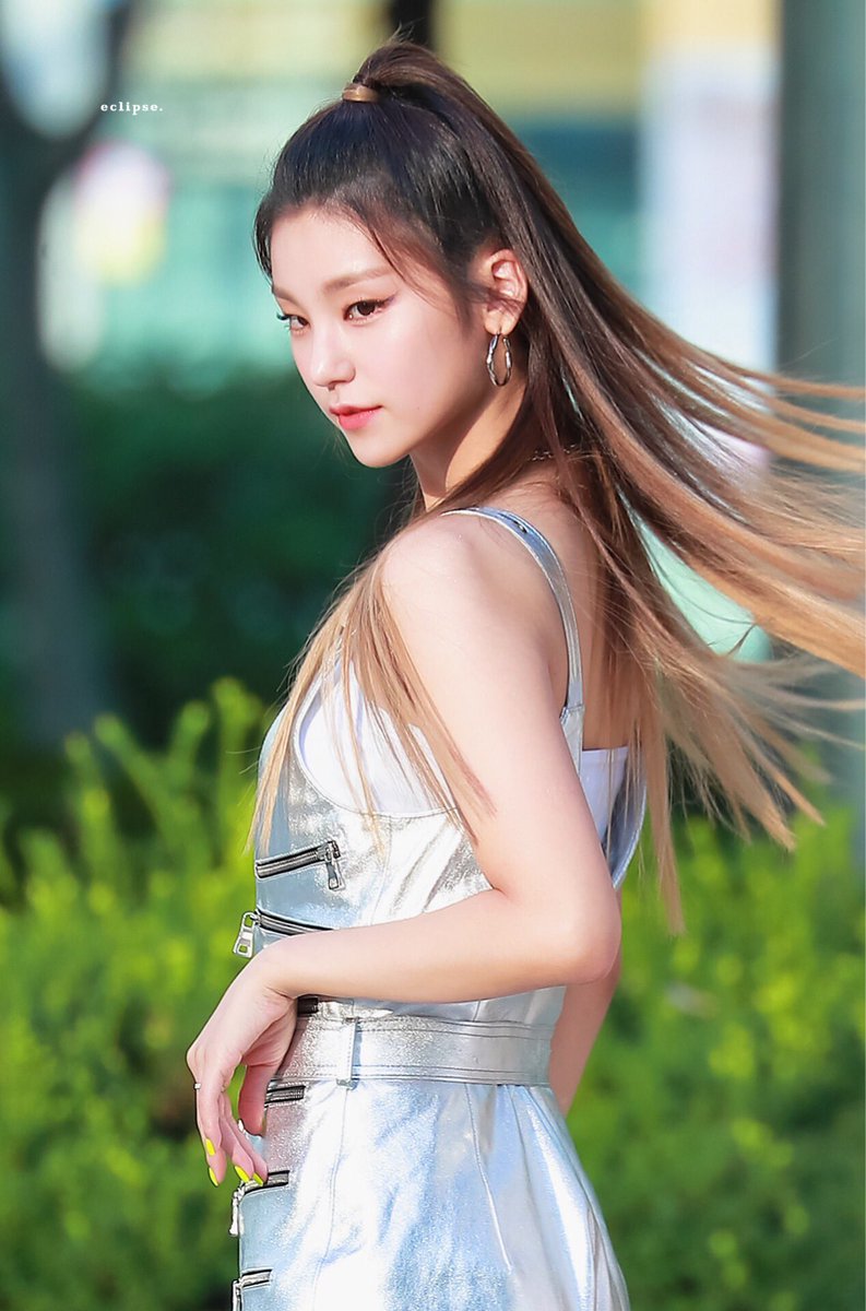 itzylightfury's tweet photo. This sequence of pictures of yeji can cure you. AAAAHHHHHHHHHH
#ITZY #์๋ค #MINDZY #์์ง #YEJI https://t.co/poef7pP03F